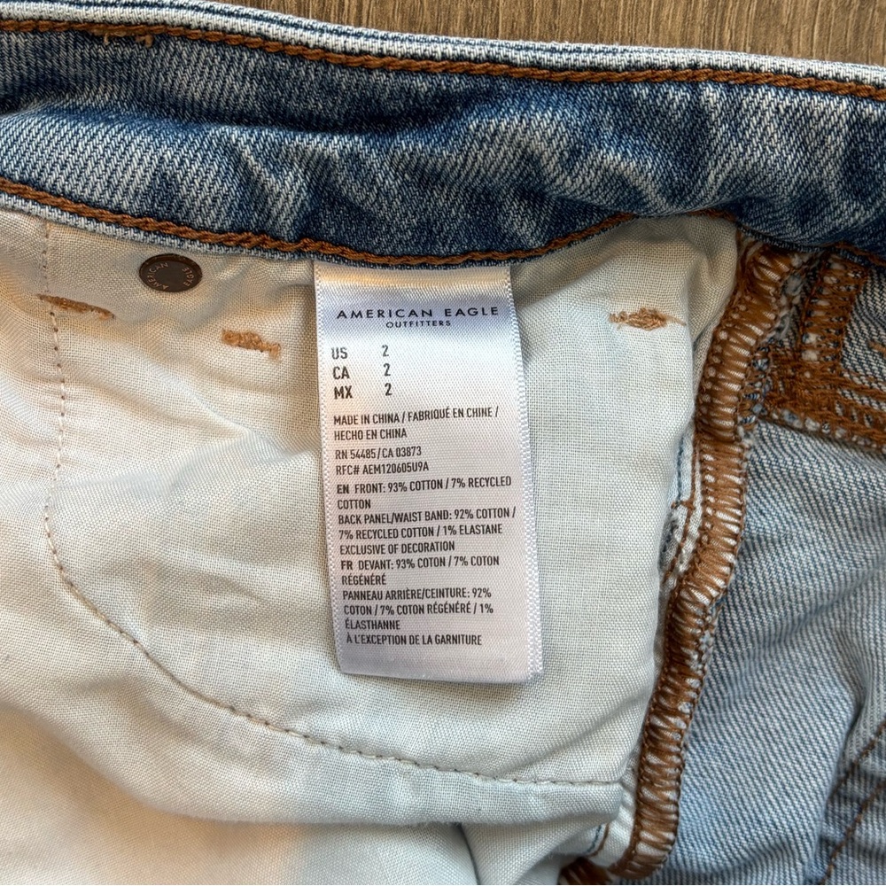 American Eagle Women’s Size 2 Mom Short - Picture 3 of 3